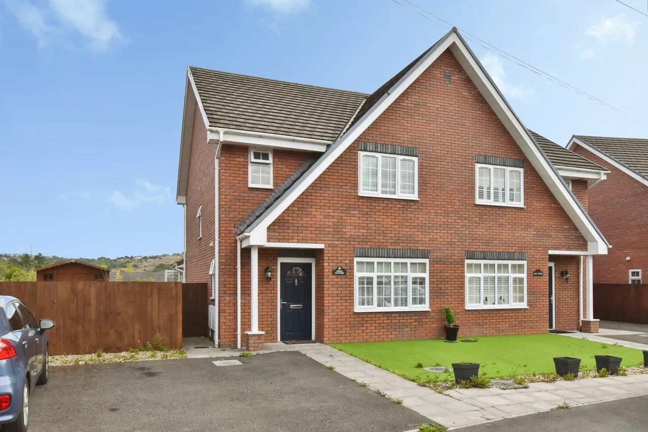 3 bed house for sale, Clos Trehelyg, Ebbw Vale, NP23