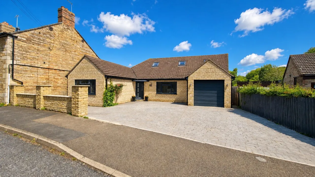 5 bed chalet for sale — Eastgate, DEEPING ST JAMES, PE6