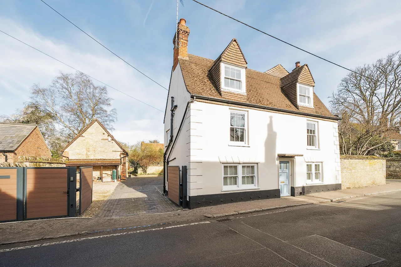 4 bed house for sale, High Street, Harrold