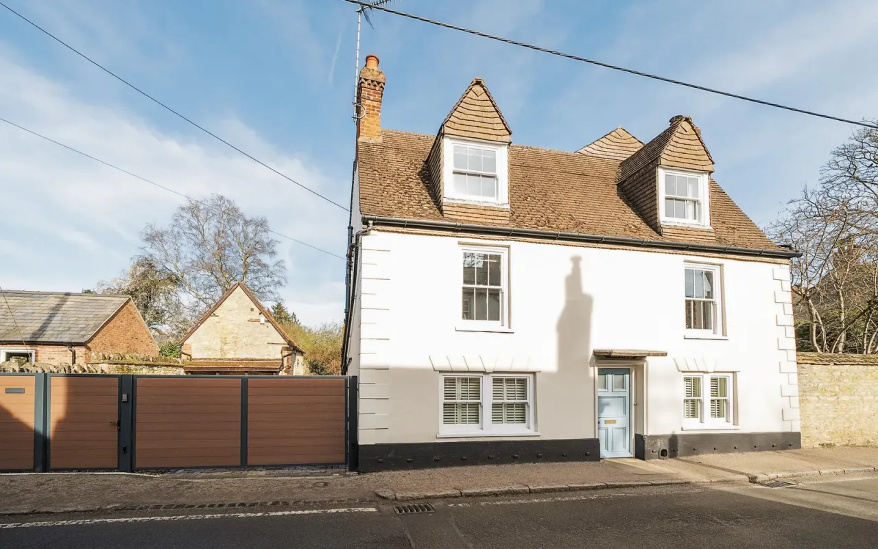 High Street, Harrold, Bedford, photo 25