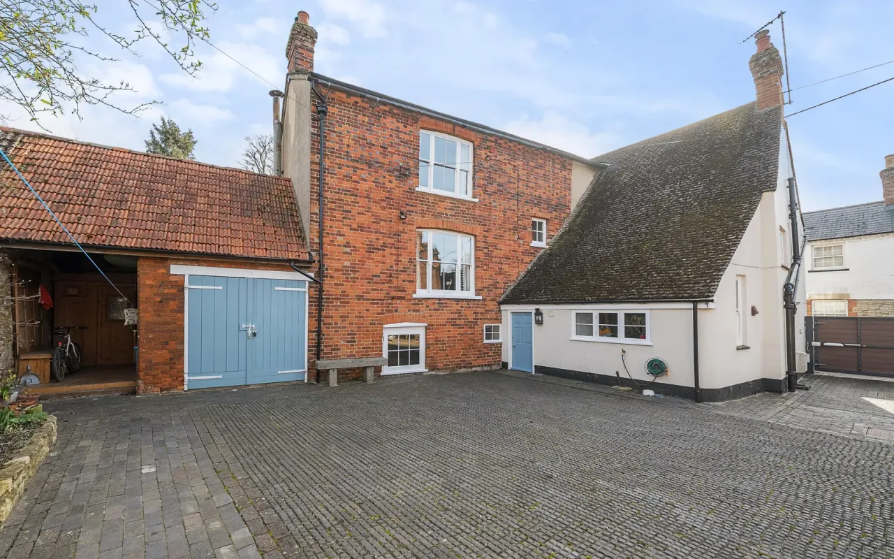 High Street, Harrold, Bedford, photo 23