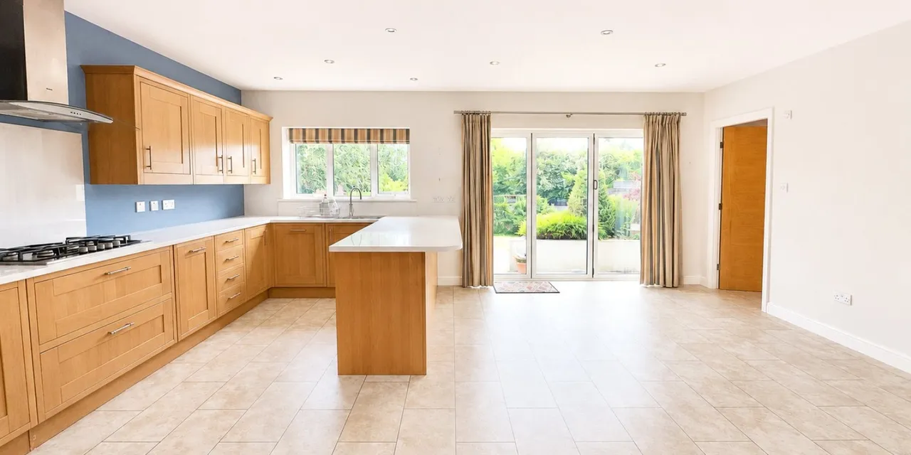 Column Road, Wirral, CH48, photo 4