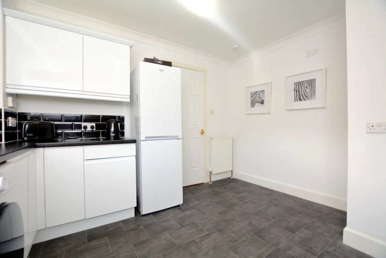 Flat F Victoria Mansions, 4 Victoria Park, Ayr, KA7 2TR, photo 6