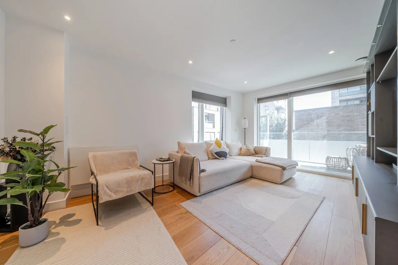 3 bed property for sale — West Parkside, SE10