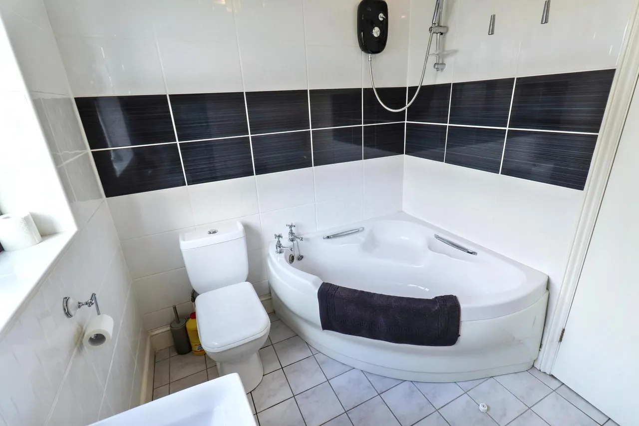 Main Road, Quadring, PE11, photo 7
