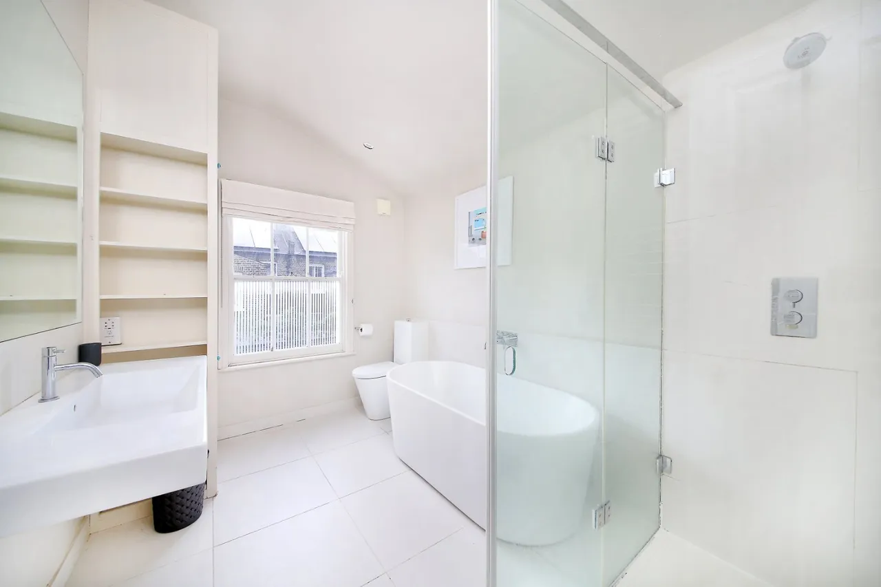 Kingsley Street, London, SW11, photo 9