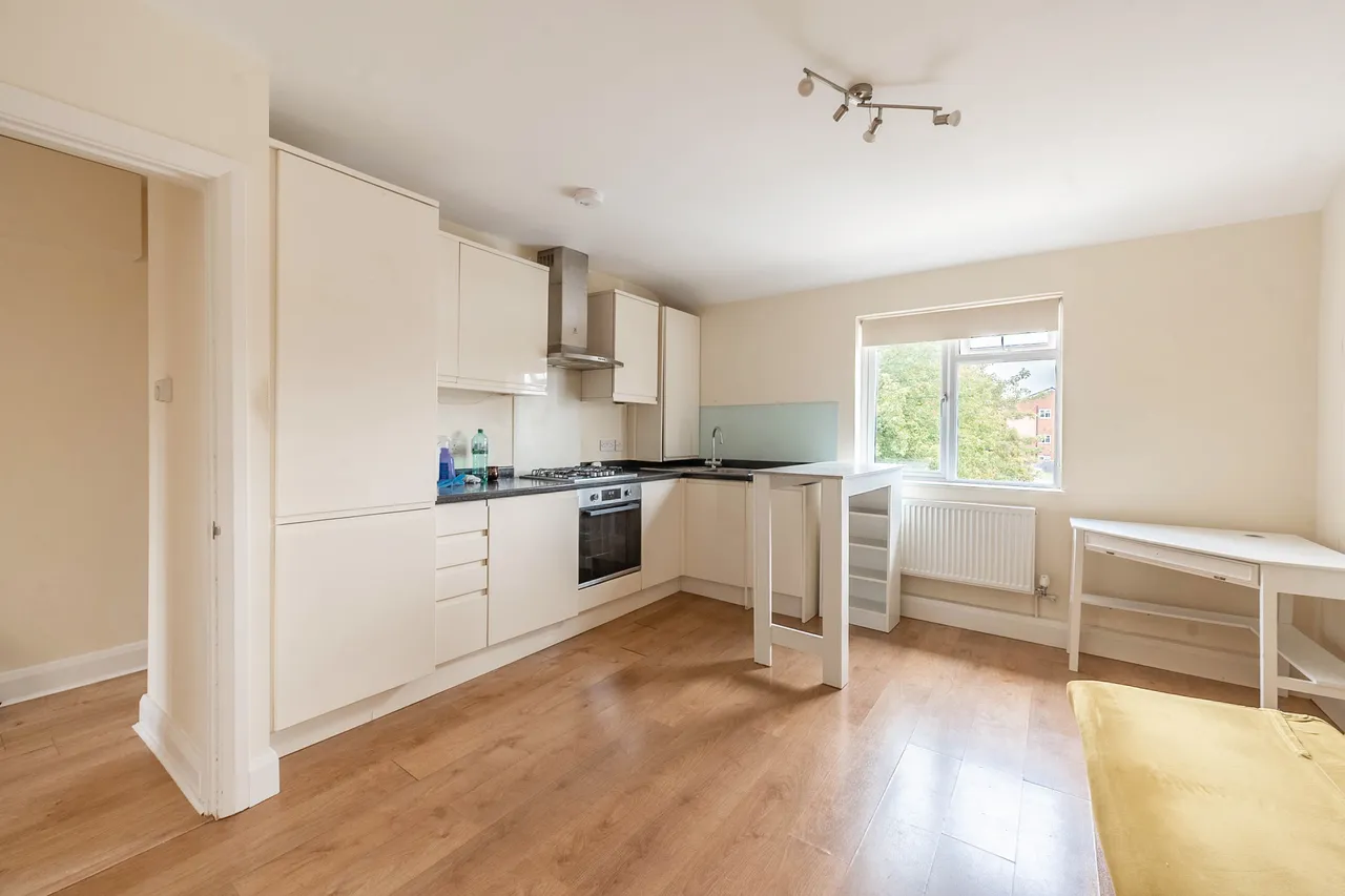 Pinner, HA5, photo 4