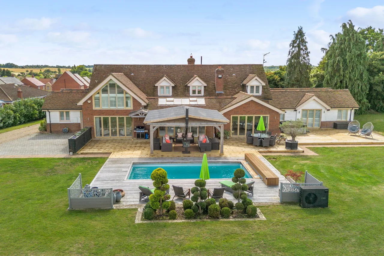 7 bed house for sale, Froghall Lane, Walkern, SG2