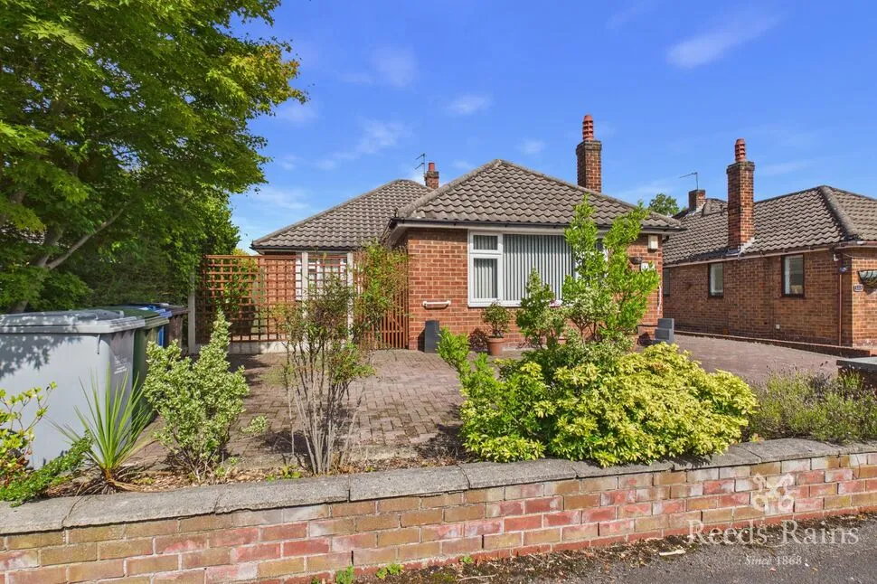 3 bed house for sale — Shaftesbury Avenue, Timperley, Greater Manchester, WA15