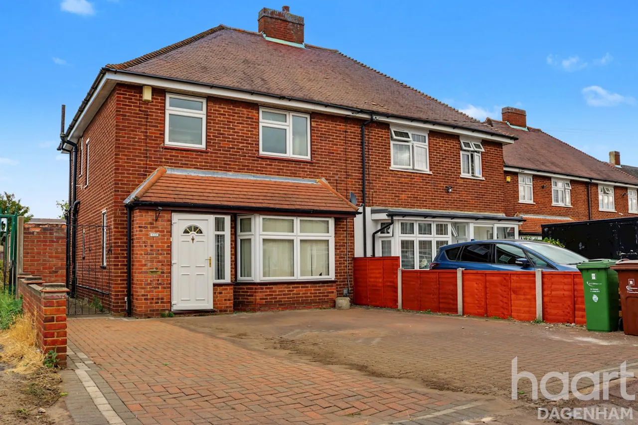3 bed house for sale, Lawrence Crescent, Dagenham, RM10