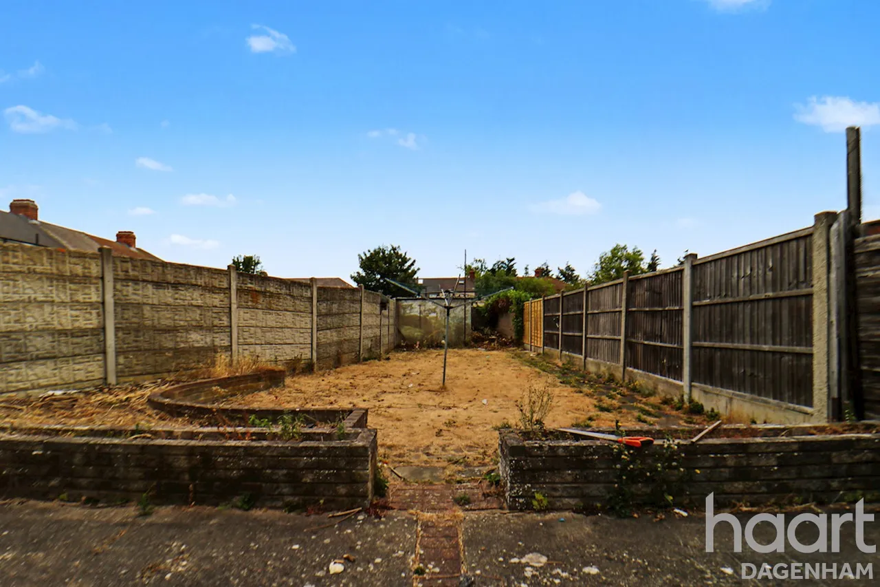 Lawrence Crescent, Dagenham, RM10, photo 12