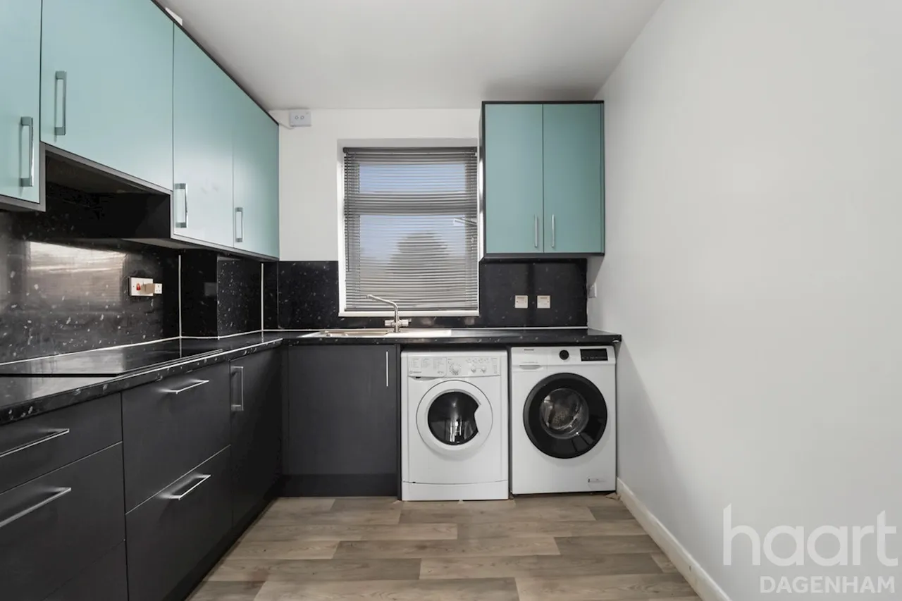 Lawrence Crescent, Dagenham, RM10, photo 5