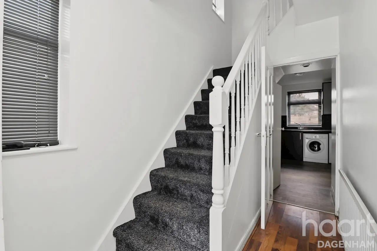 Lawrence Crescent, Dagenham, RM10, photo 2
