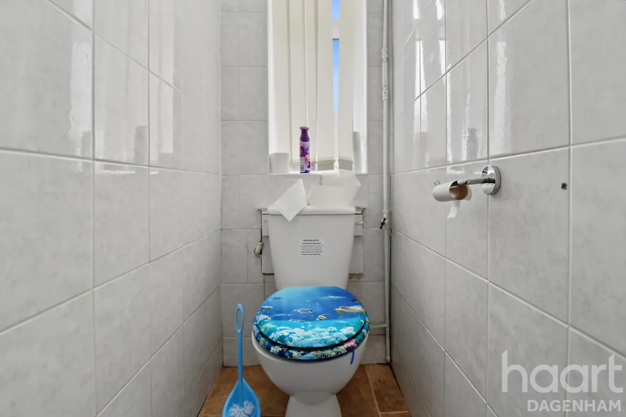 Lawrence Crescent, Dagenham, RM10, photo 21