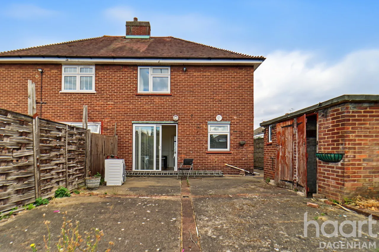 Lawrence Crescent, Dagenham, RM10, photo 11