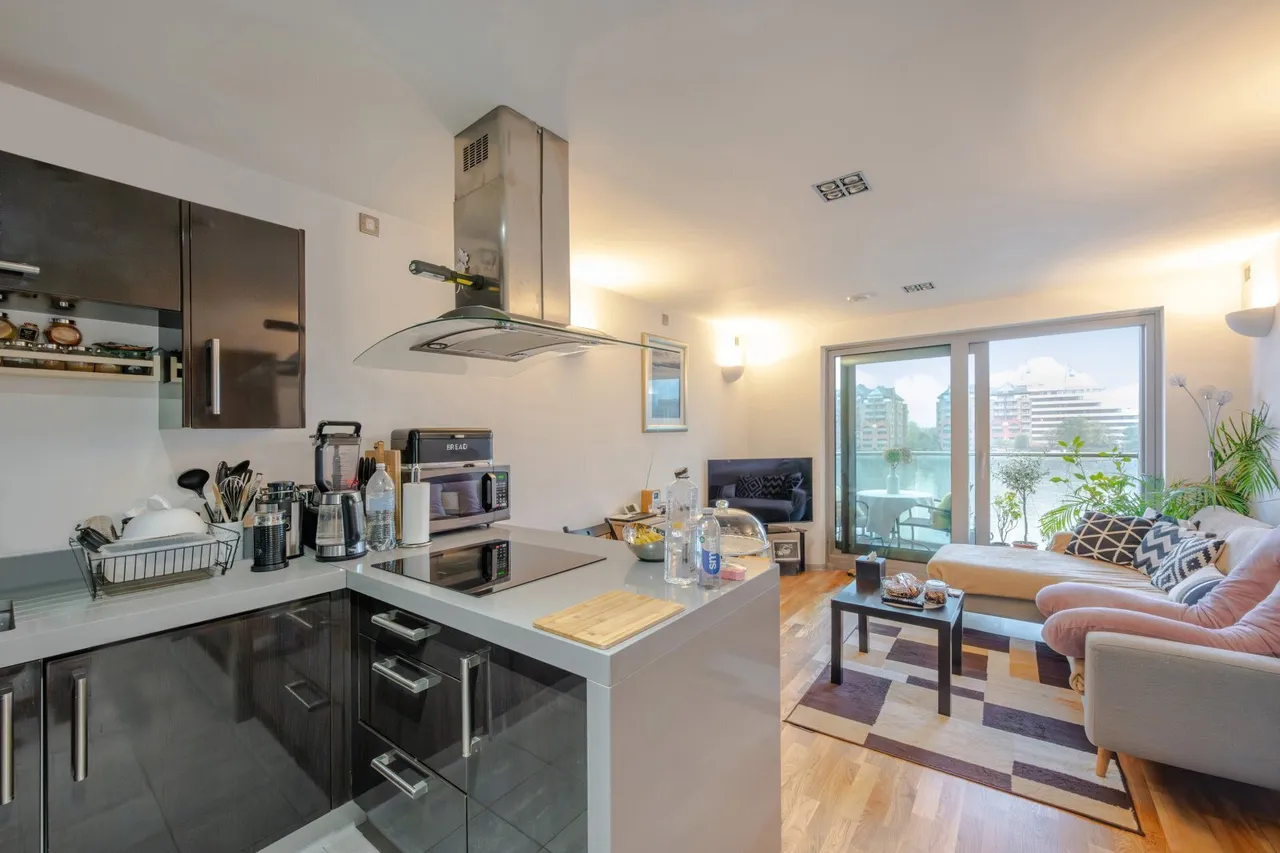 Bridges Court Road, London, SW11, photo 7
