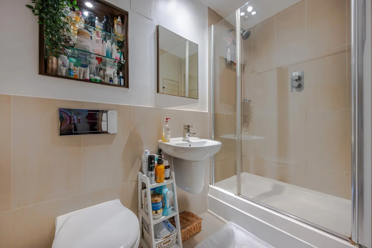 Bridges Court Road, London, SW11, photo 8