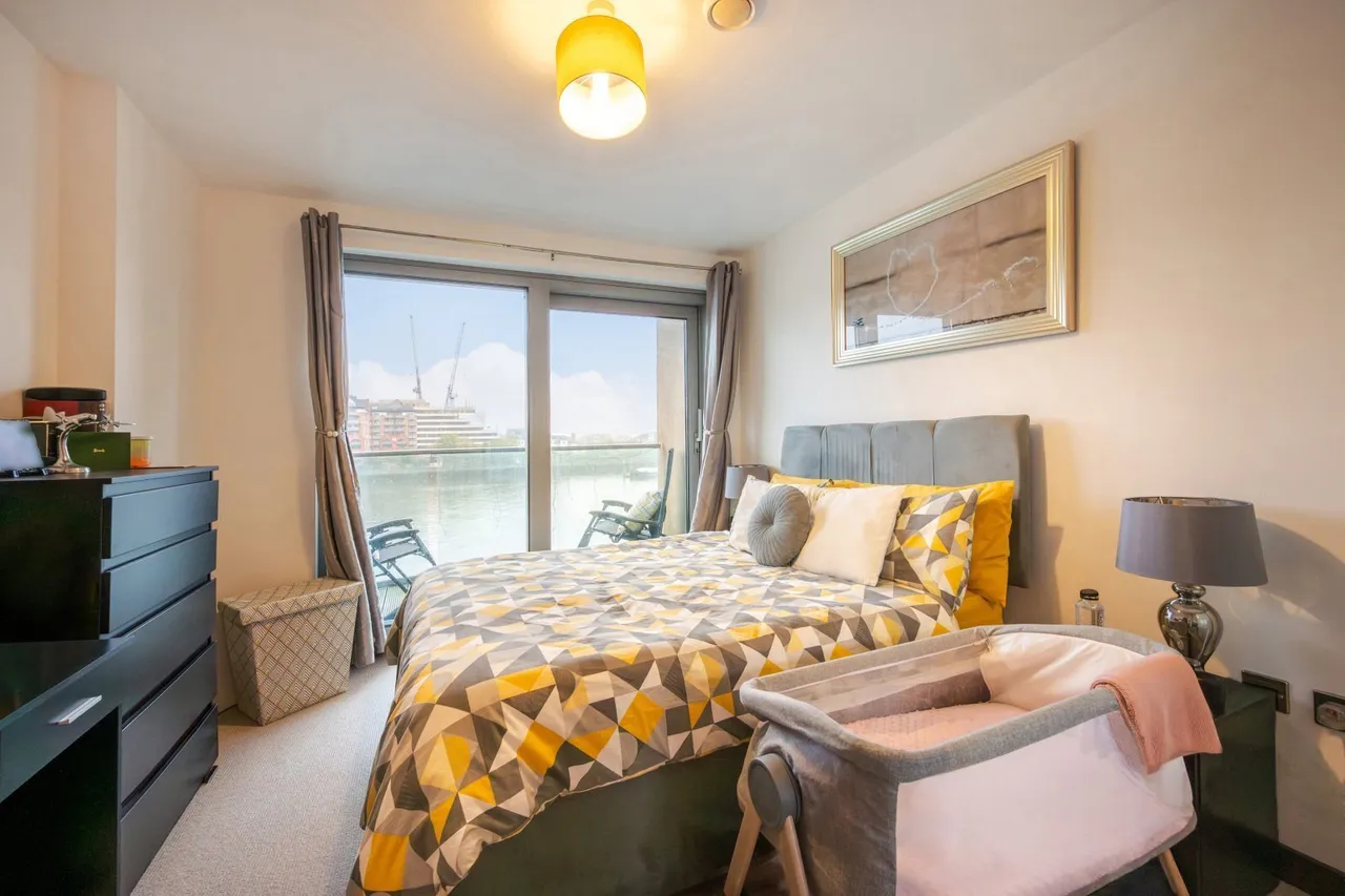 Bridges Court Road, London, SW11, photo 6