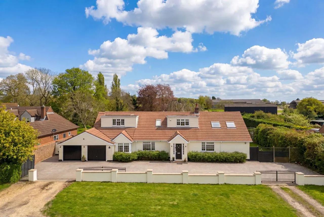 4 bed house for sale — Woodside Green, Great Hallingbury, Bishop's Stortford, Essex, CM22 7UL