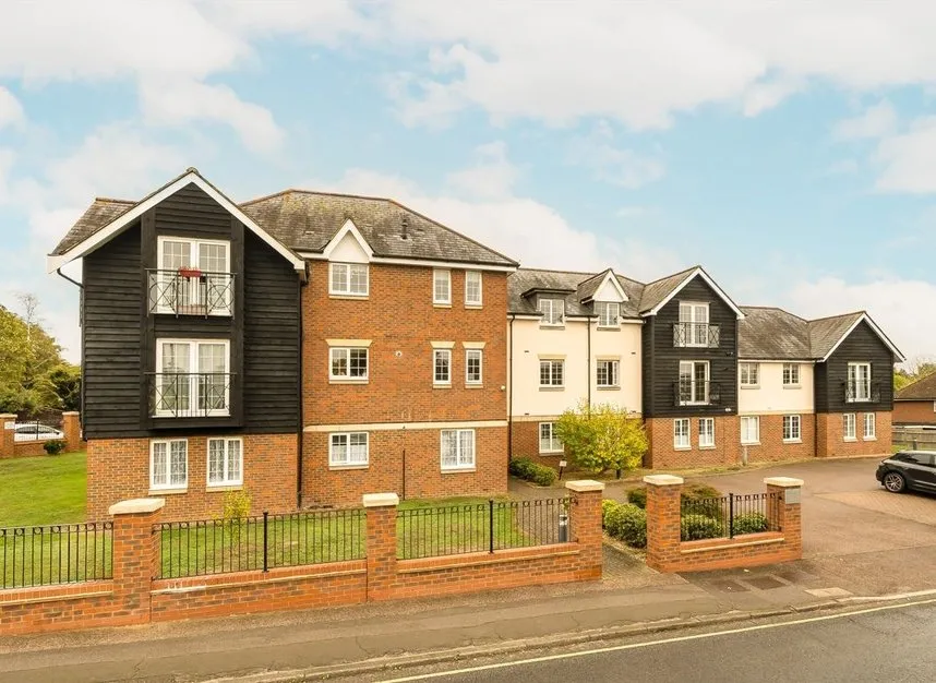 2 bed flat to rent, Kingston Road, Epsom, KT17