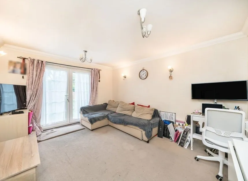 Kingston Road, Epsom, KT17, photo 3