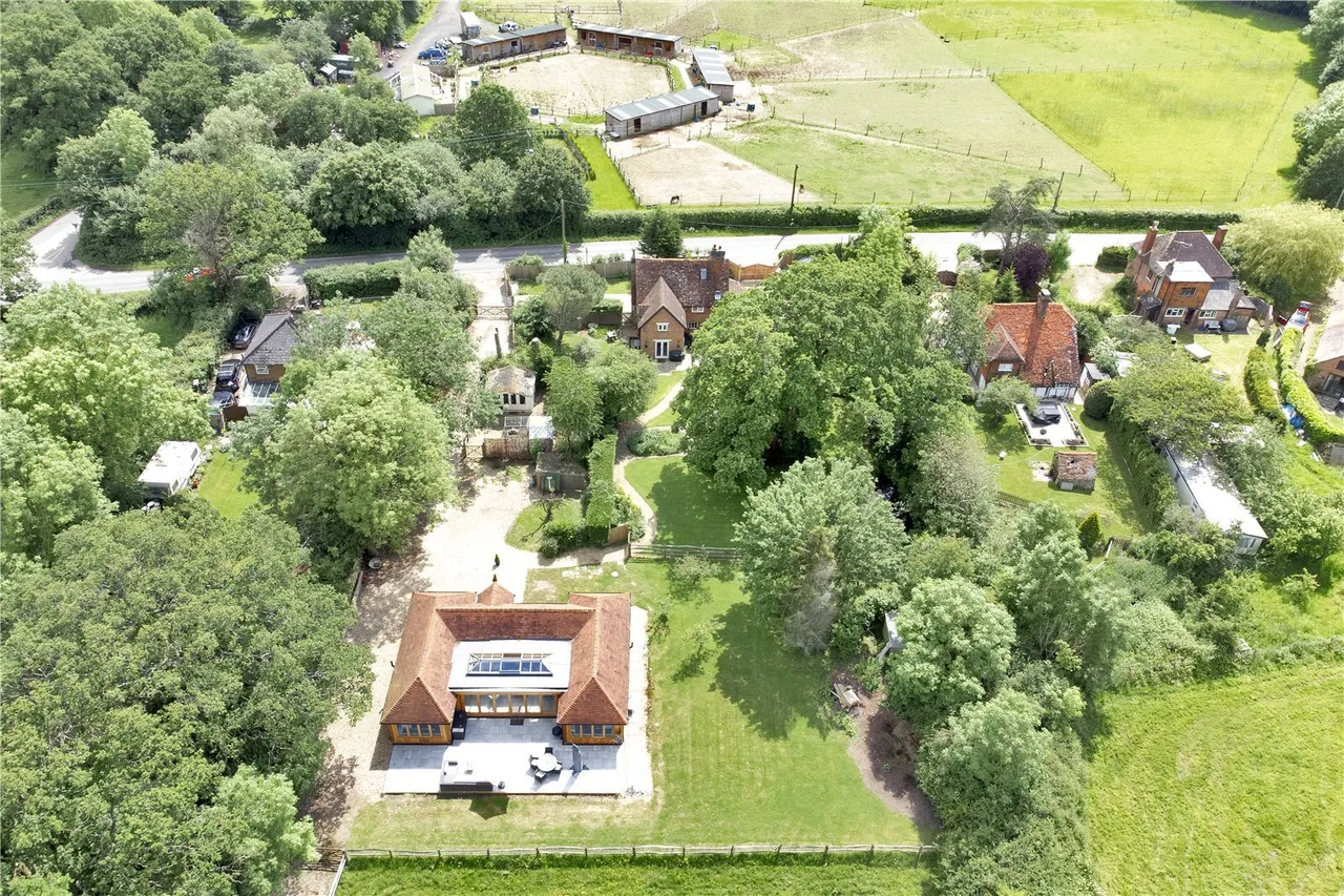 Tonbridge Road, Bough Beech, TN8, photo 18