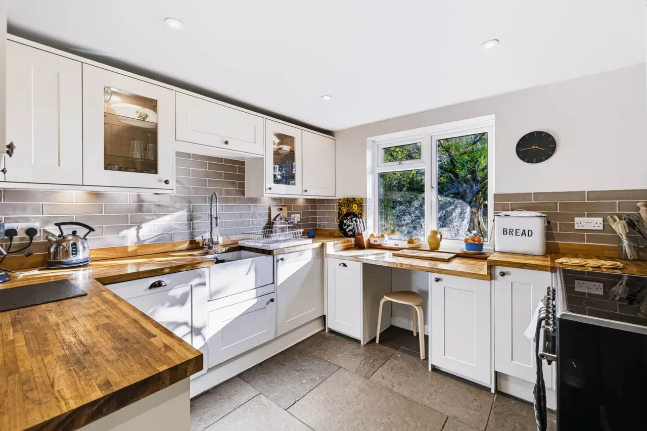 Cansiron Lane, Ashurst Wood, RH19, photo 11