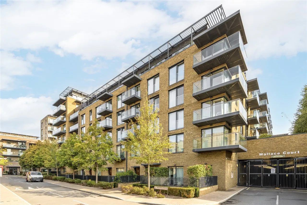2 bed flat to rent, Tizzard Grove, London, SE3
