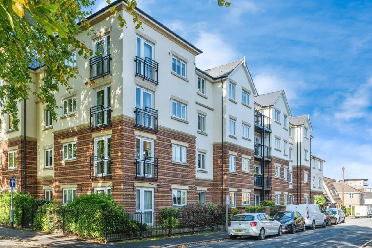 1 bed flat for sale — Beaufort Lodge, Grove Road