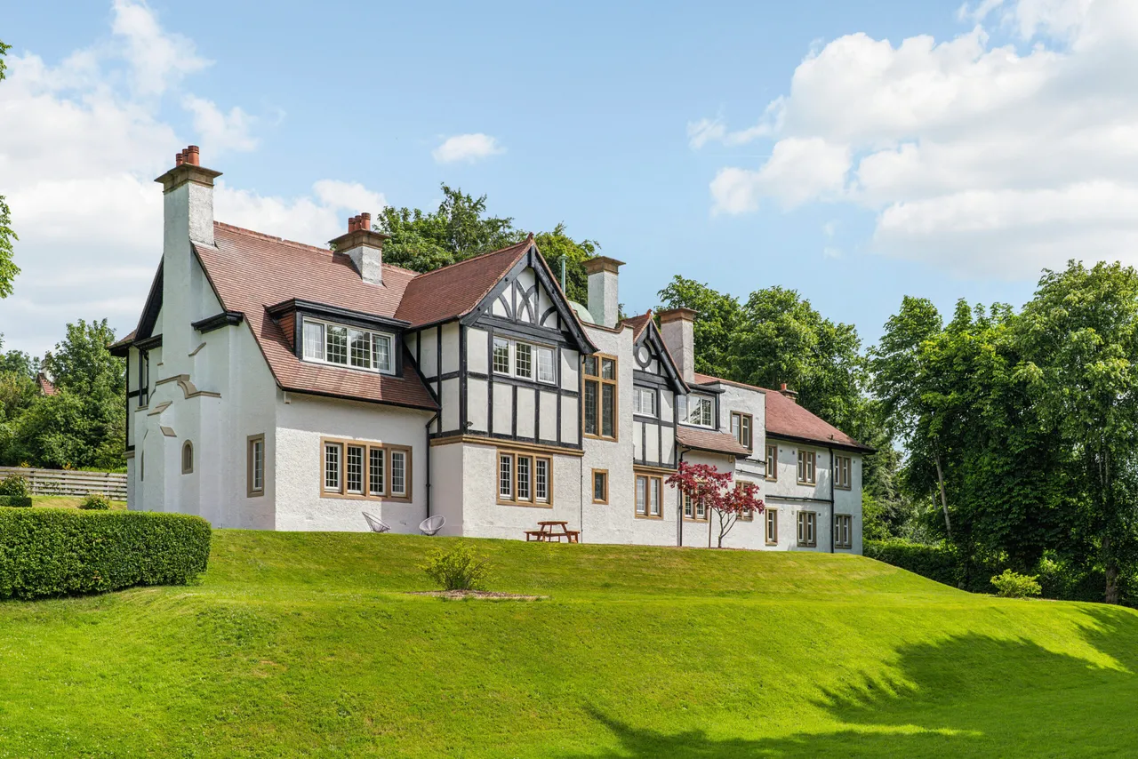 7 bed house for sale — Makerston House, Park Road, Paisley