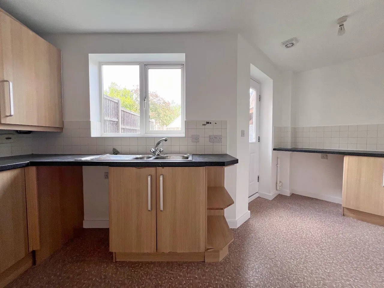 Chepstow Road, Oakley Vale, Corby, NN18, photo 7