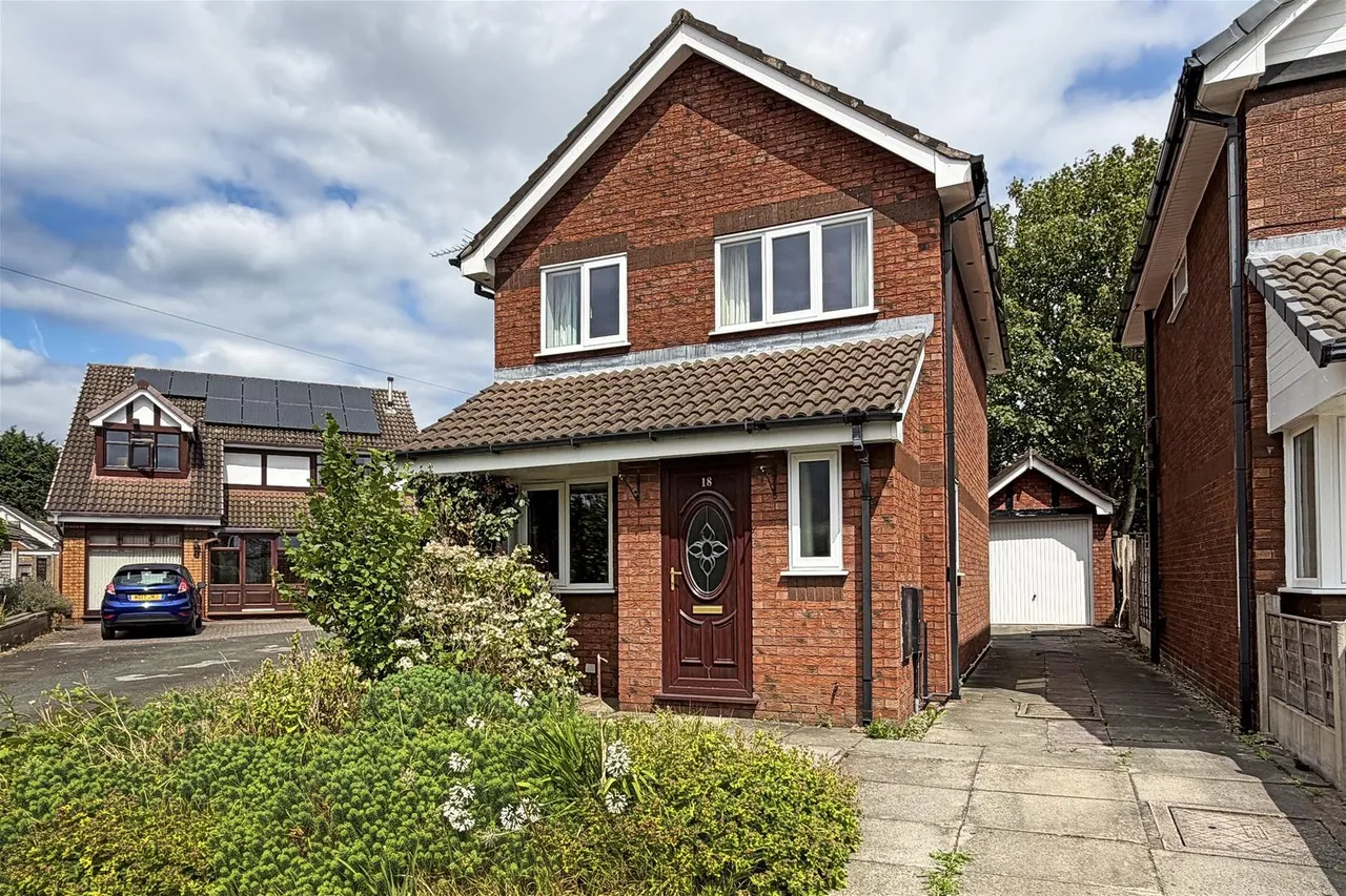 3 bed house for sale — Redesmere Close, Timperley WA15 7EE