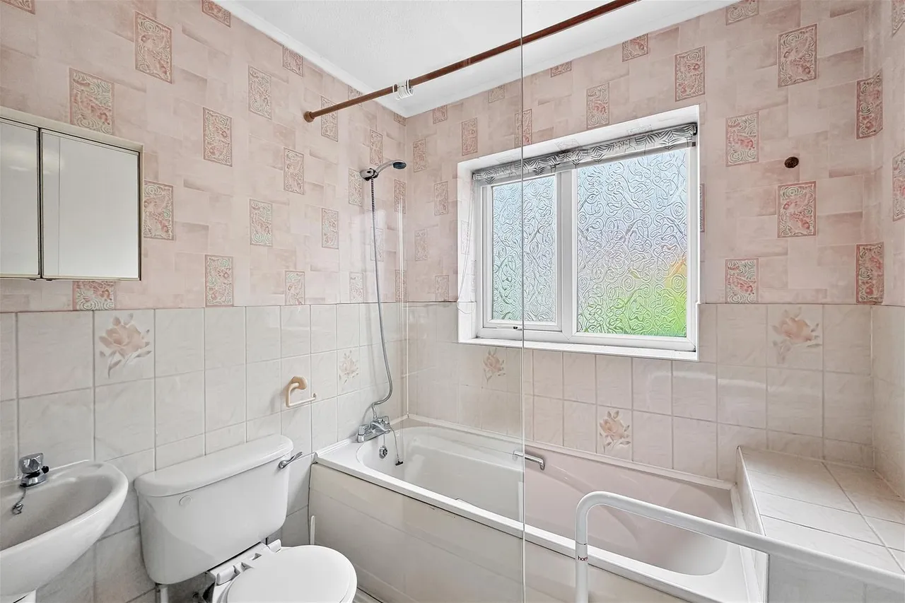 Redesmere Close, Timperley WA15 7EE, photo 14