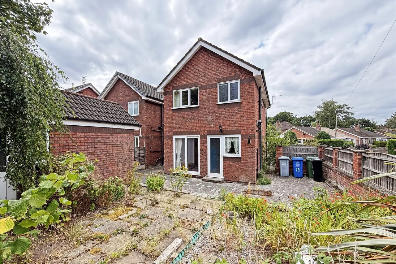 Redesmere Close, Timperley WA15 7EE, photo 18