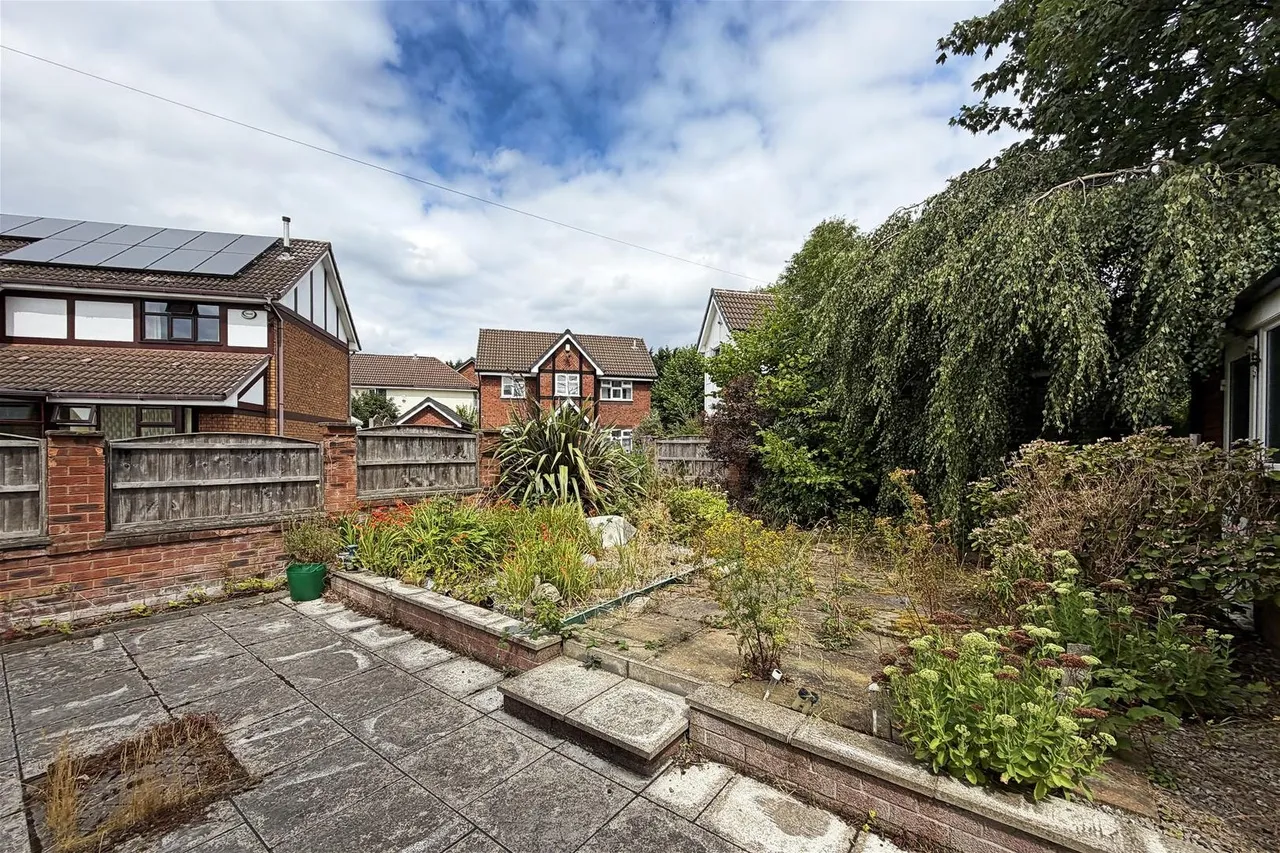 Redesmere Close, Timperley WA15 7EE, photo 17