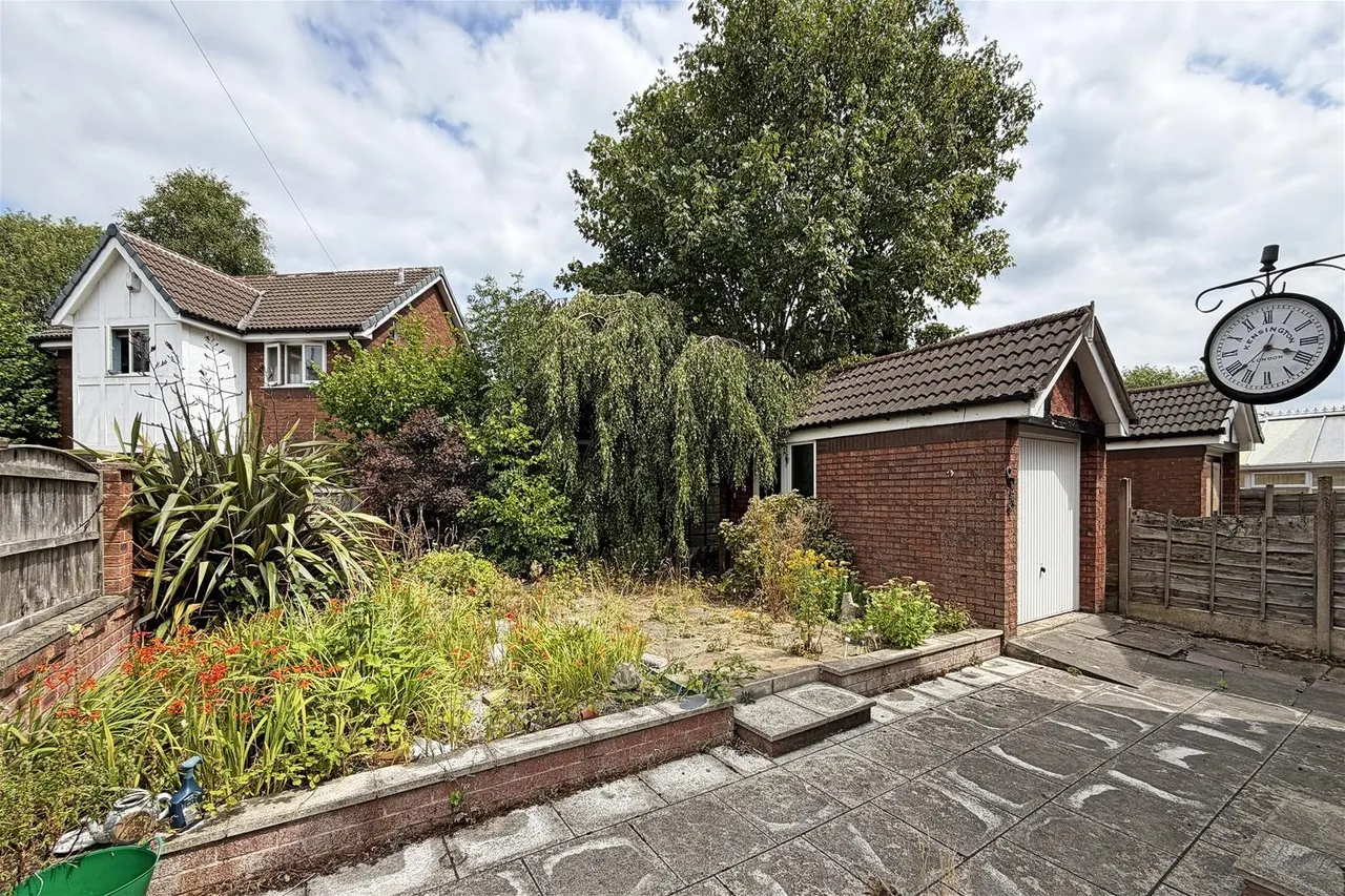 Redesmere Close, Timperley WA15 7EE, photo 16