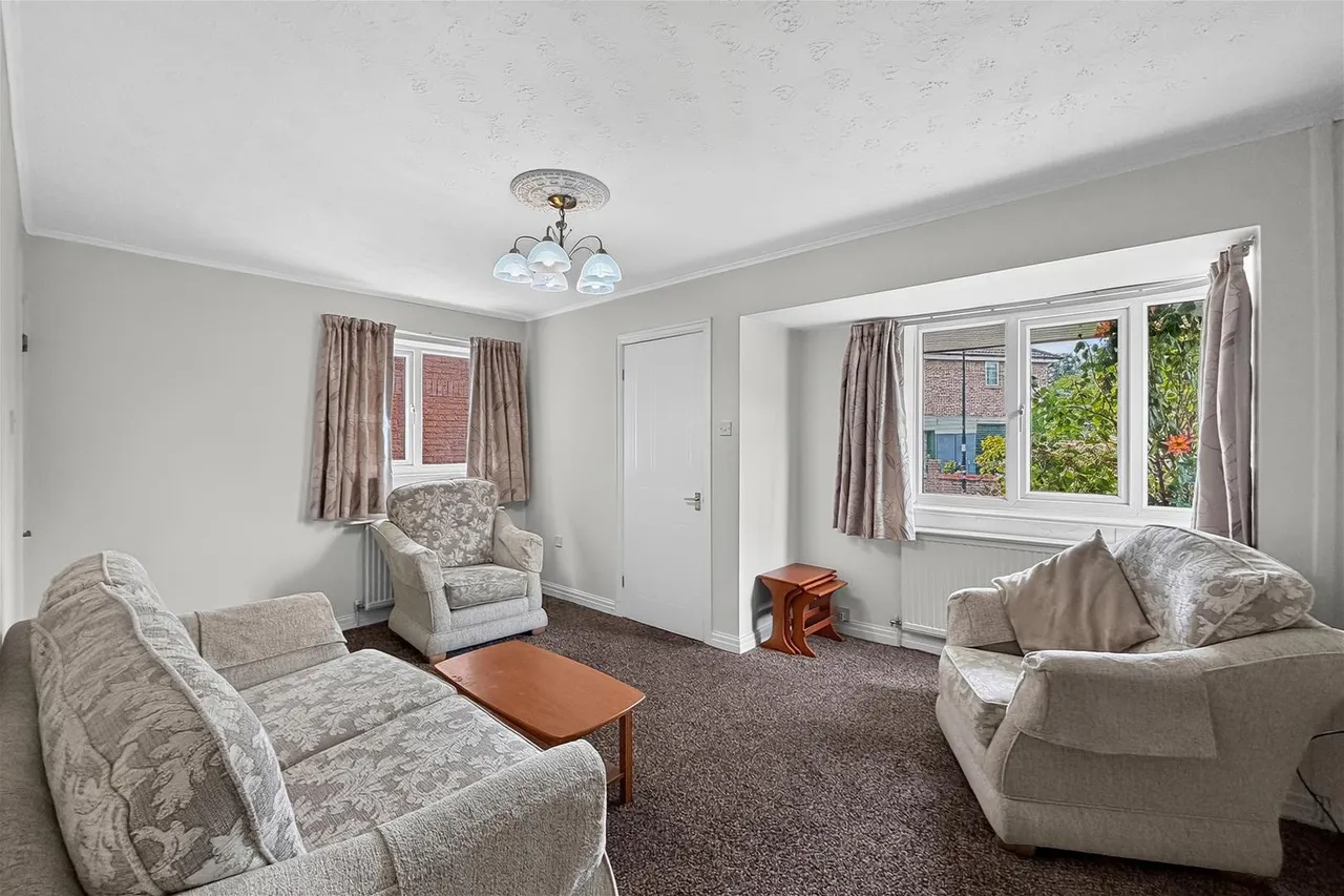 Redesmere Close, Timperley WA15 7EE, photo 3