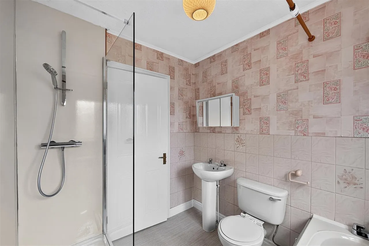 Redesmere Close, Timperley WA15 7EE, photo 15