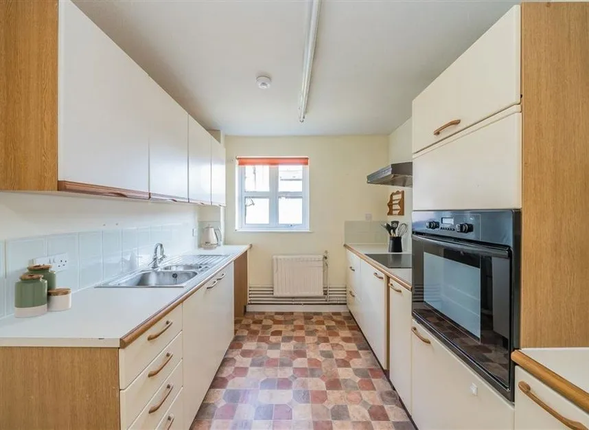Walpole Place, Teddington, TW11, photo 3