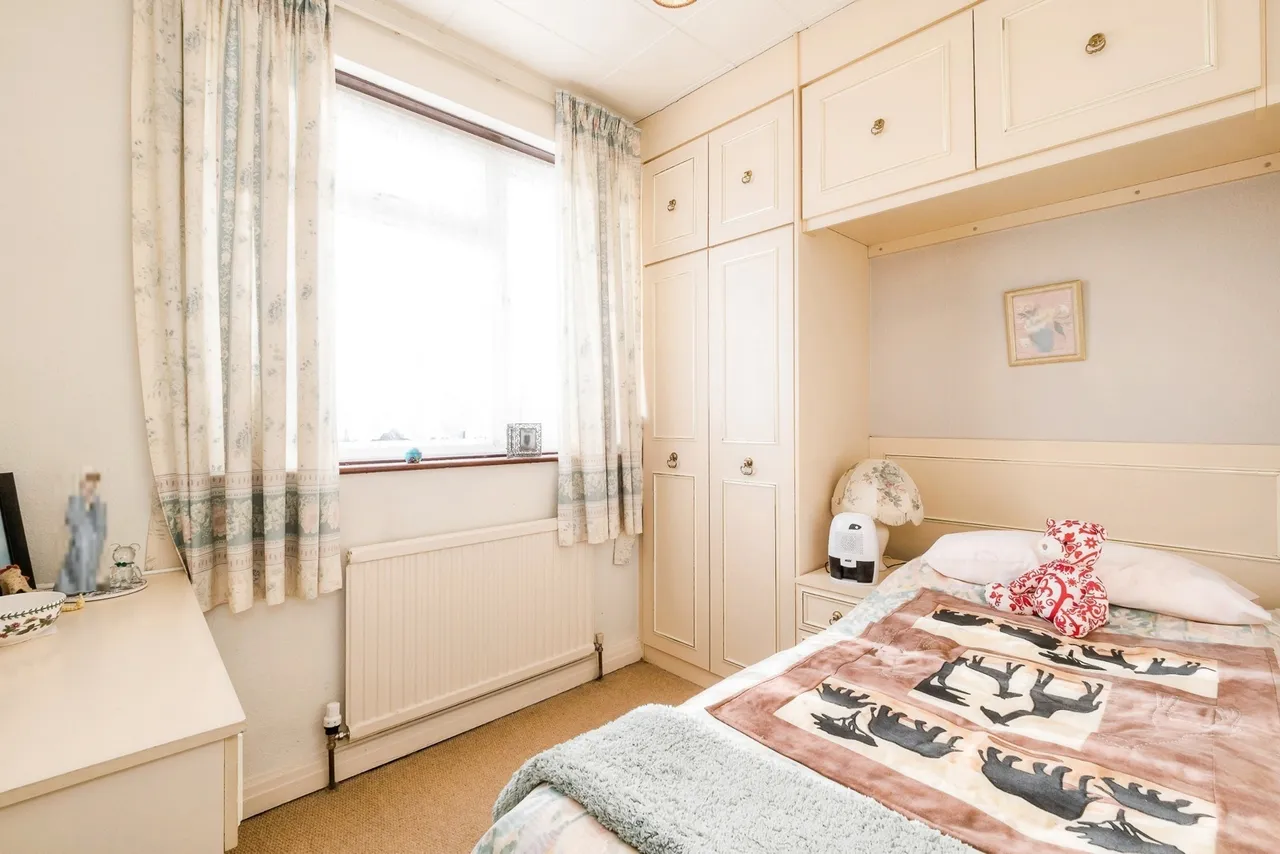 Warren Drive, Hornchurch, RM12, photo 11