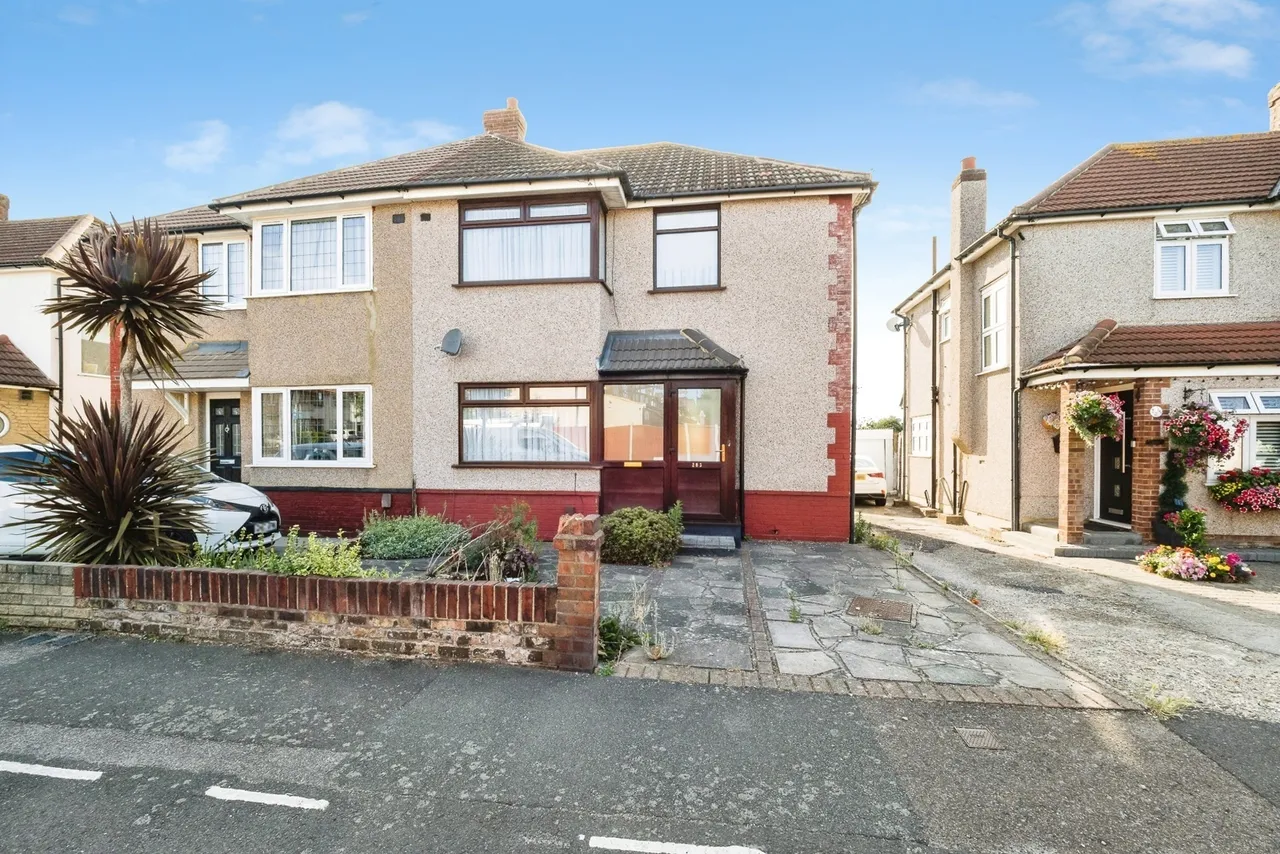3 bed house for sale, Warren Drive, Hornchurch, RM12
