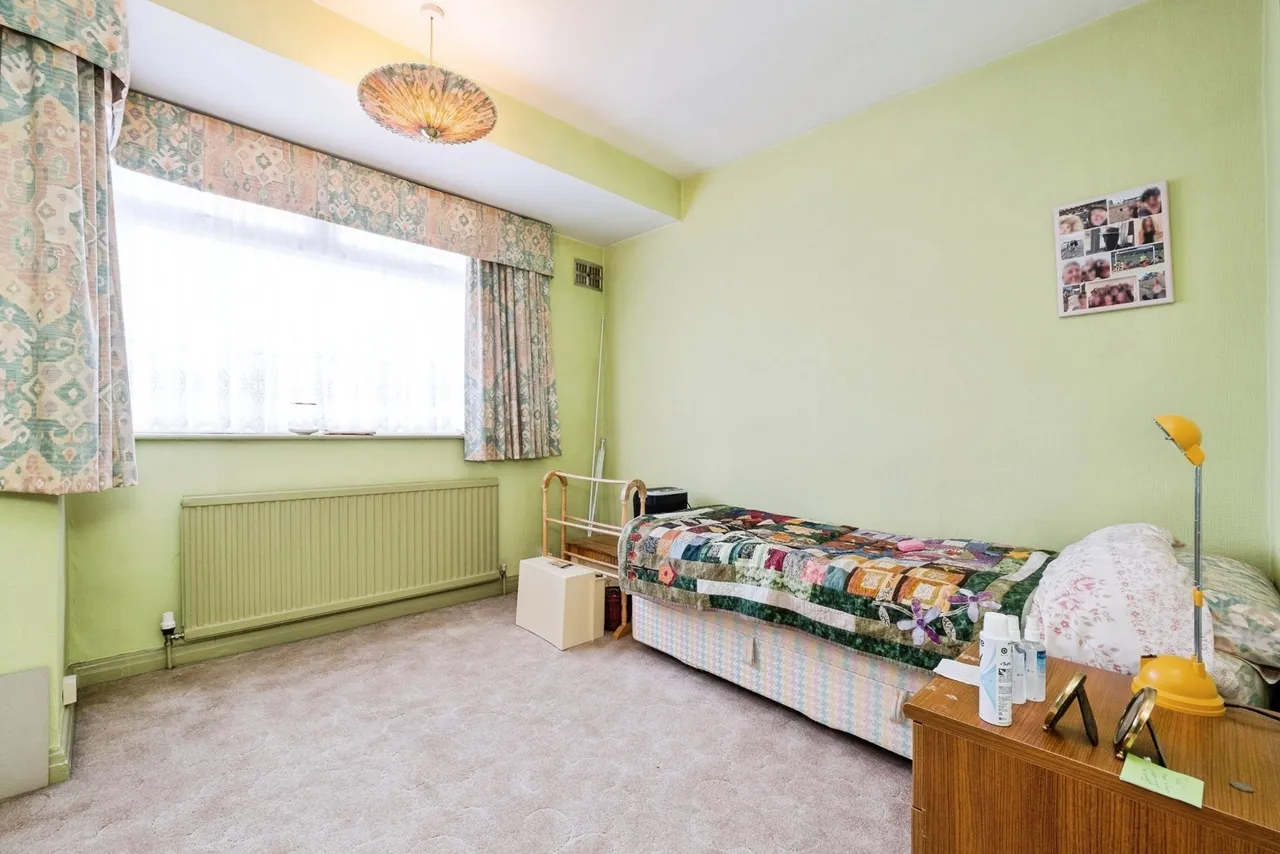 Warren Drive, Hornchurch, RM12, photo 12