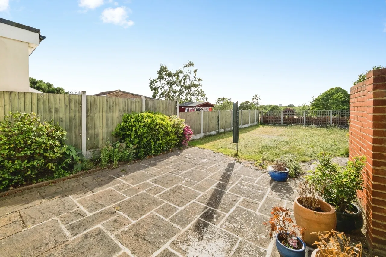 Warren Drive, Hornchurch, RM12, photo 17