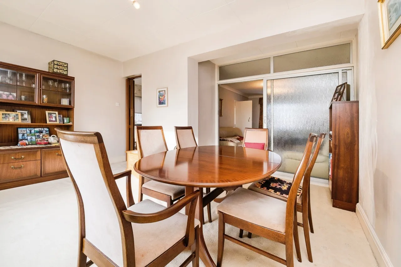 Warren Drive, Hornchurch, RM12, photo 6