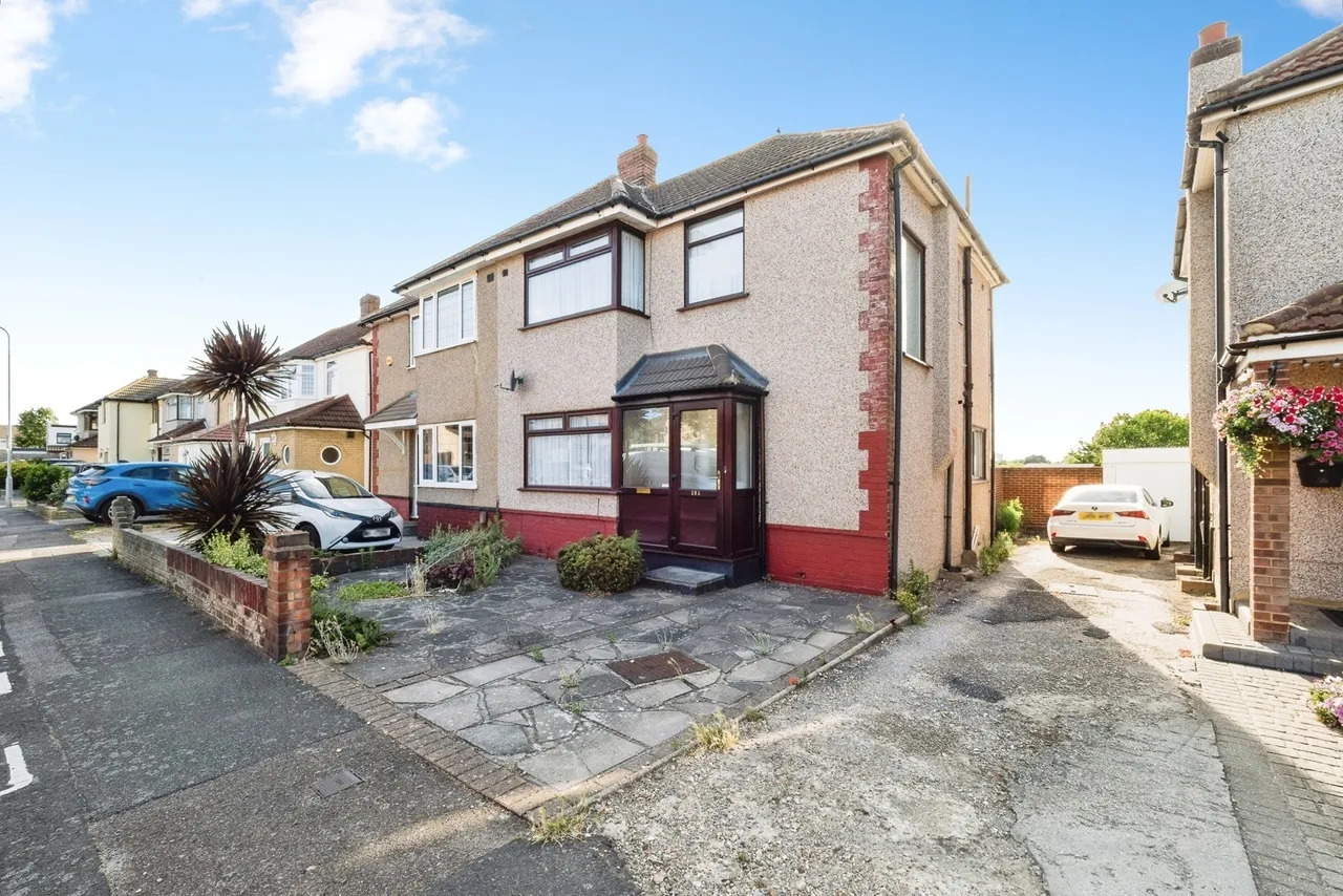 Warren Drive, Hornchurch, RM12, photo 2