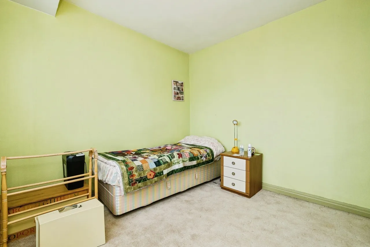 Warren Drive, Hornchurch, RM12, photo 13
