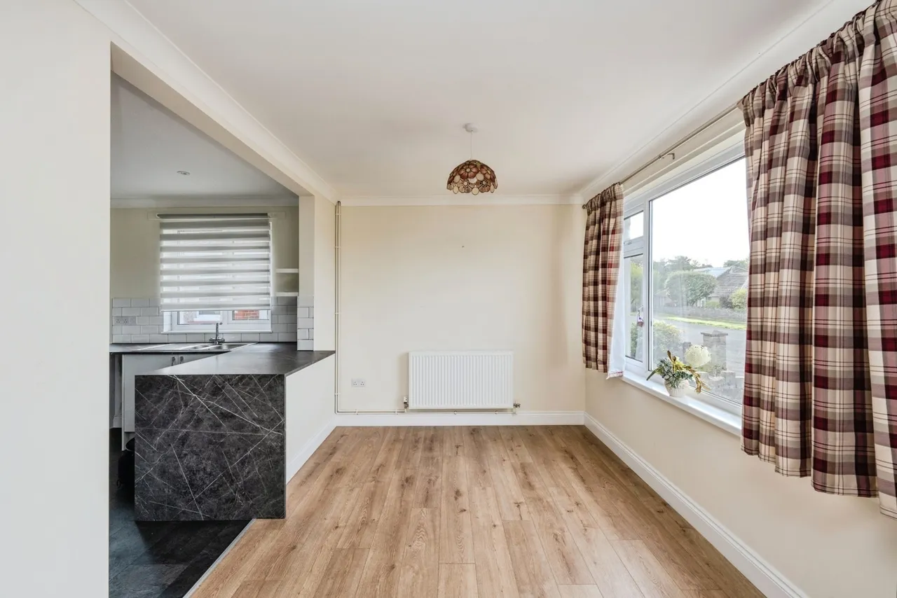 Woodside Avenue, Killay, SA2, photo 6