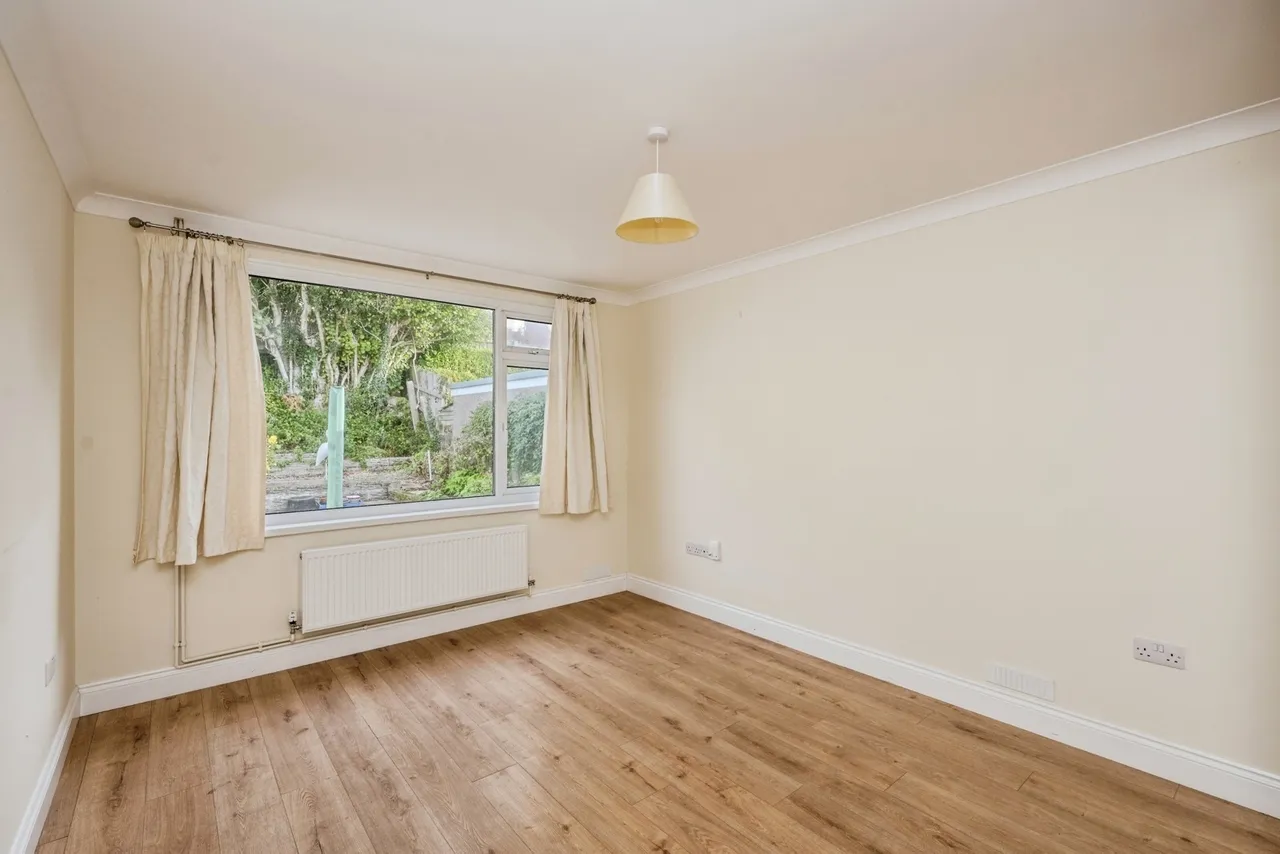 Woodside Avenue, Killay, SA2, photo 14