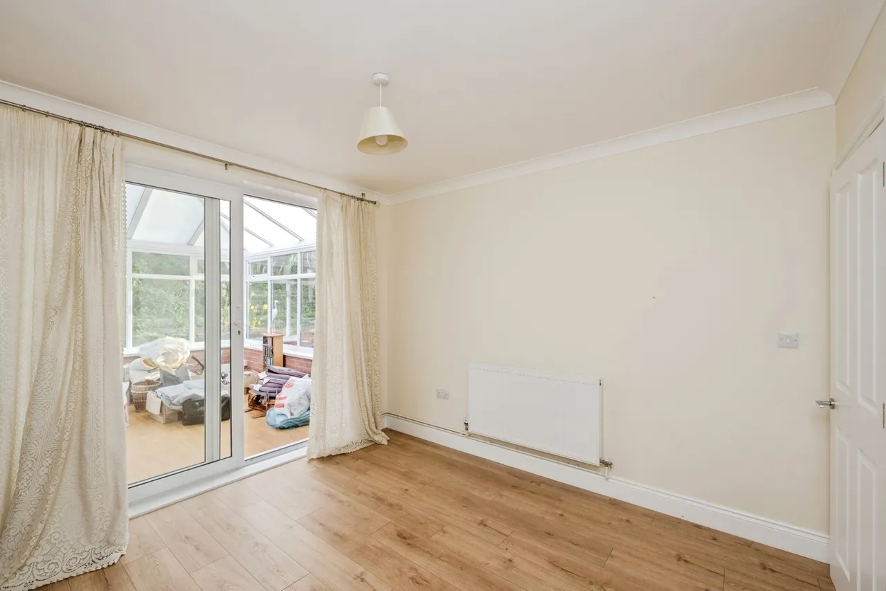Woodside Avenue, Killay, SA2, photo 12