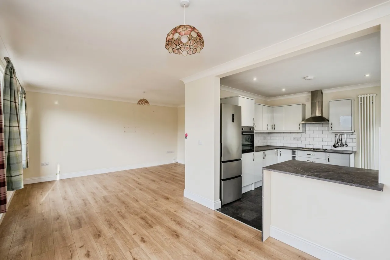 Woodside Avenue, Killay, SA2, photo 8